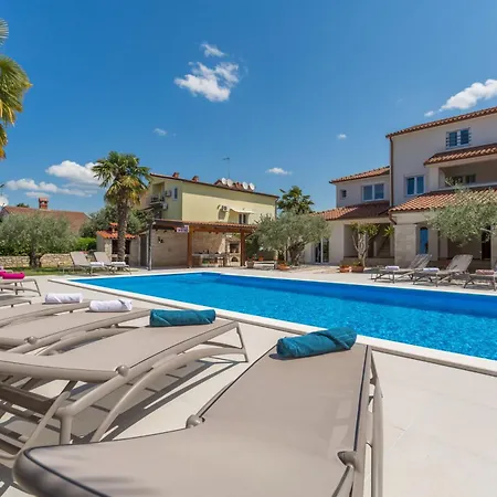 Paradiso 3 Fuer 2 Personen Mit Pool * Пореч