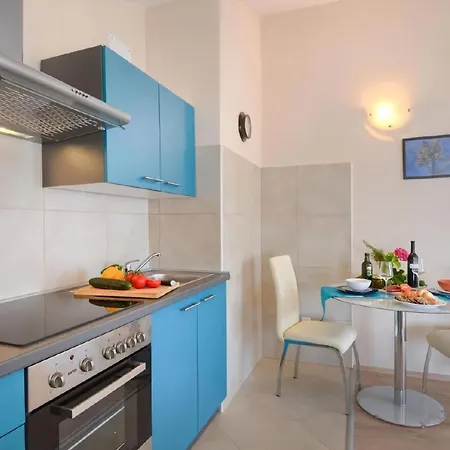 Apartment Paradiso 3 Fuer 2 Personen Mit Pool