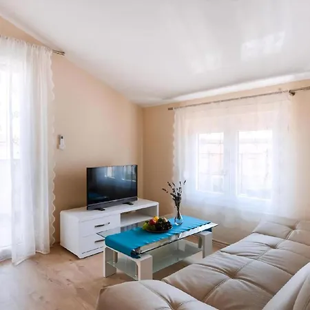Paradiso 3 Fuer 2 Personen Mit Pool * Πόρετς