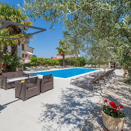 Paradiso 3 Fuer 2 Personen Mit Pool Πόρετς