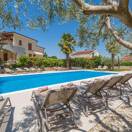 Διαμέρισμα Paradiso 3 Fuer 2 Personen Mit Pool Πόρετς